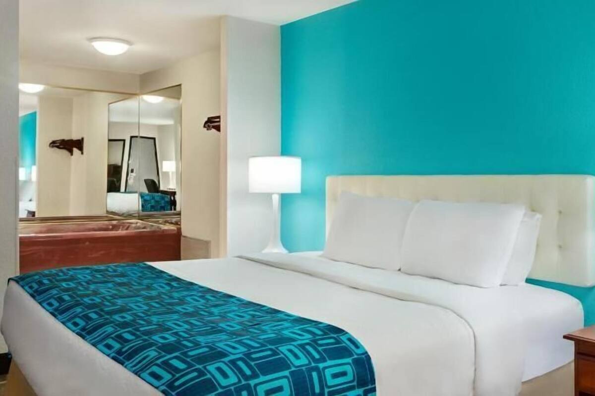 Bàn, truy cập Internet không dây miễn phí, bộ trải giường