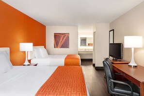 Habitación, 2 camas de matrimonio, no fumadores | Escritorio, wifi gratis, ropa de cama y despertador