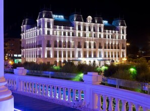 Façade de l’hébergement - soirée/nuit