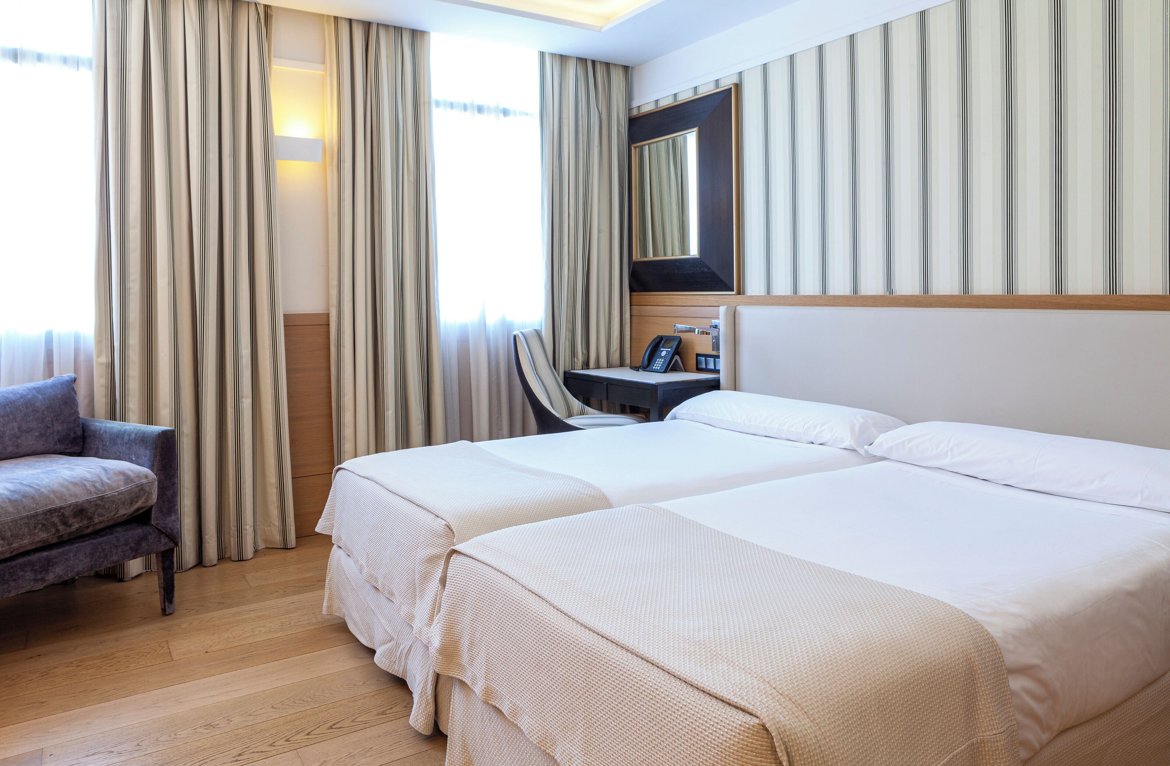 Standard Double Room, 2 Twin Beds | Minibar, in-room safe, desk, laptop workspace