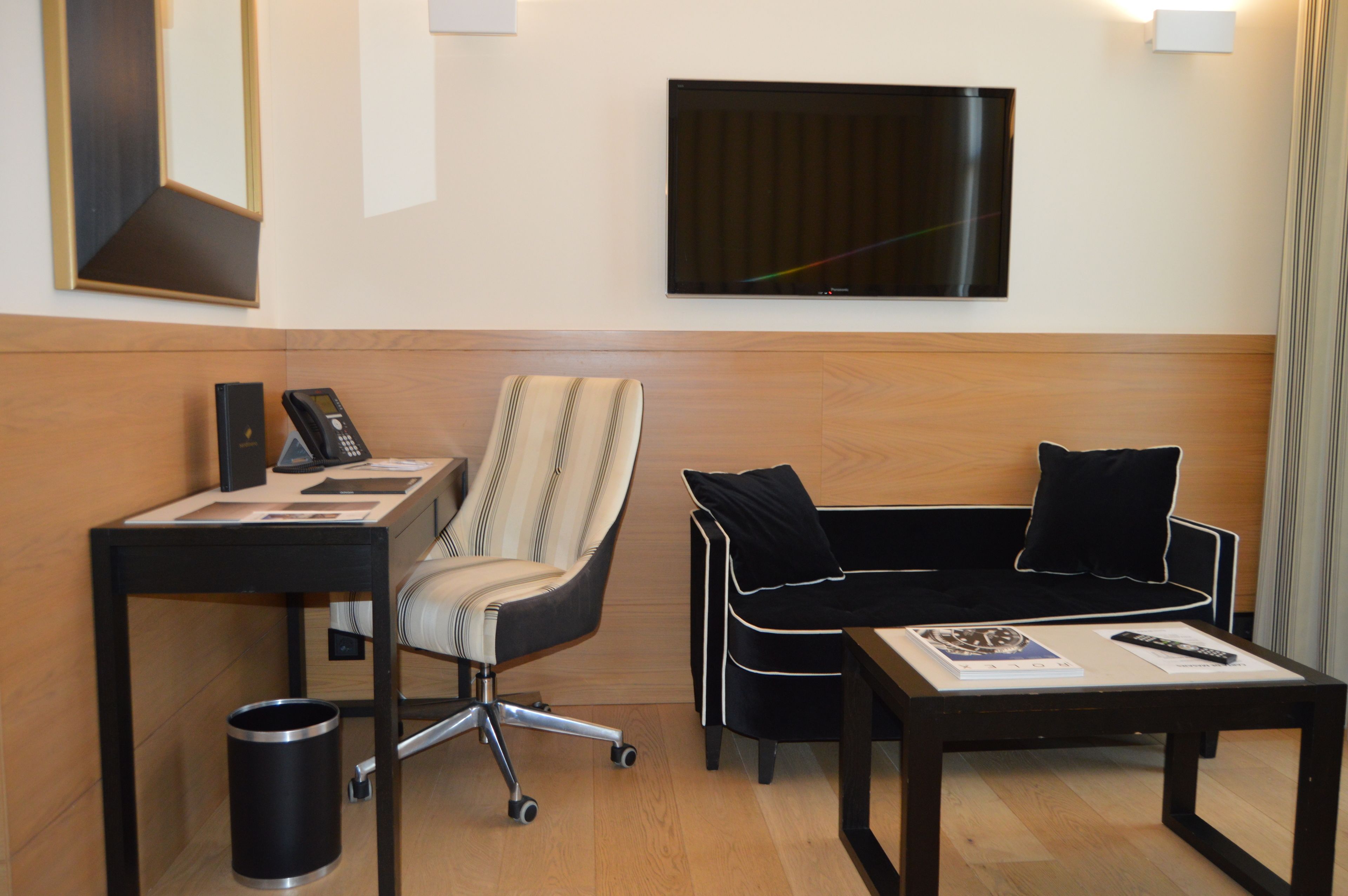 family room, 2 double beds, bathtub | premium bedding, minibar, in-room safe, desk