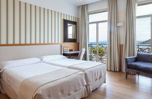 Minibar, in-room safe, desk, laptop workspace