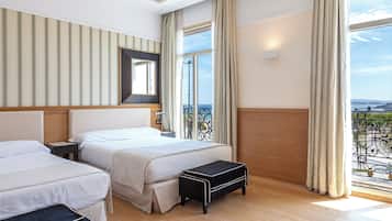 Minibar, coffres-forts dans les chambres, bureau