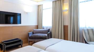 Standard Double Room, 2 Twin Beds | Minibar, in-room safe, desk, laptop workspace