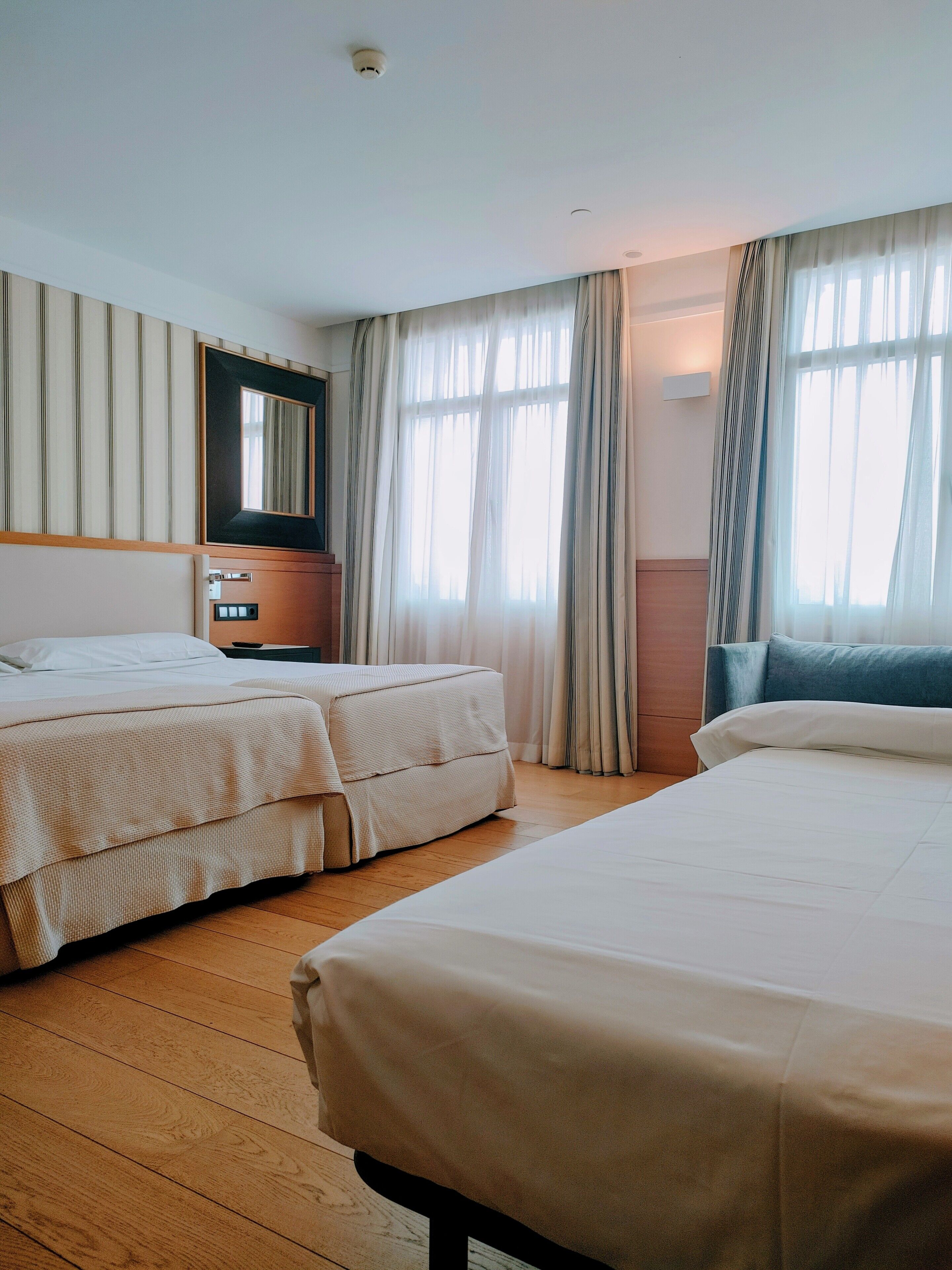 Standard Triple Room | Minibar, in-room safe, desk, laptop workspace