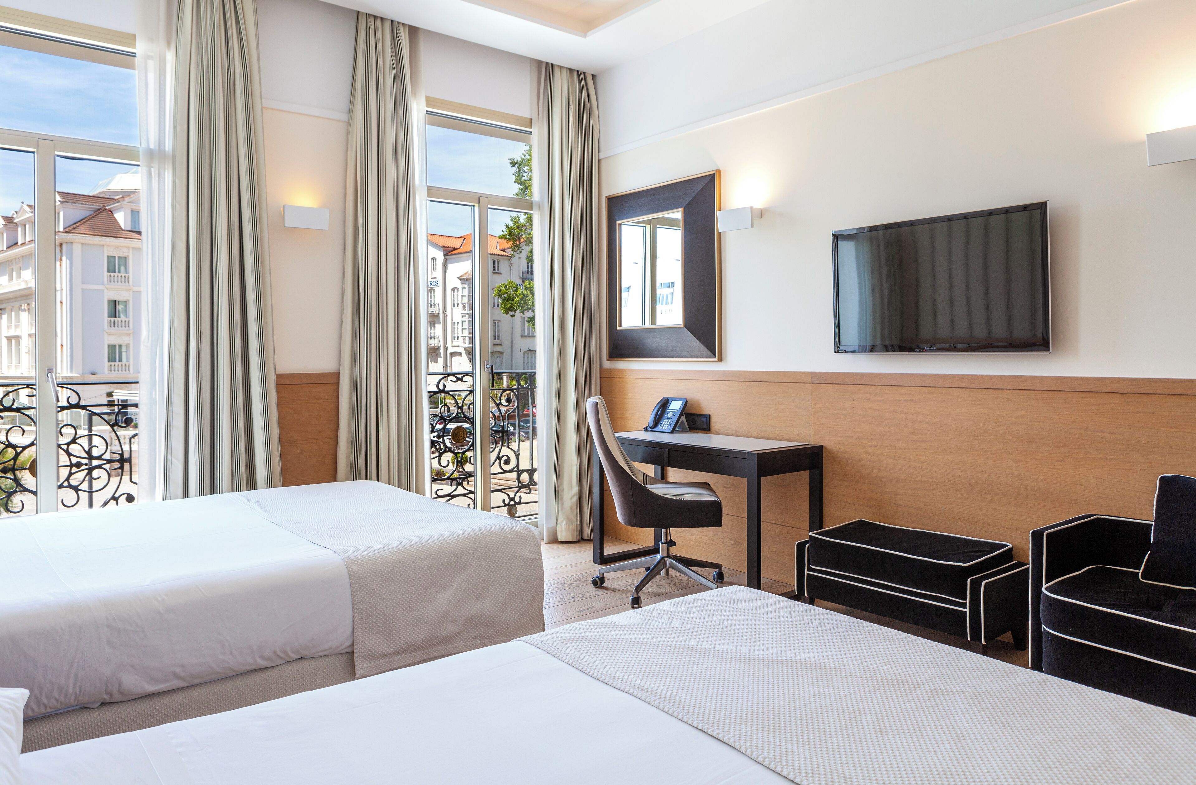 Family Room, 2 Double Beds, Bathtub | Minibar, in-room safe, desk, laptop workspace