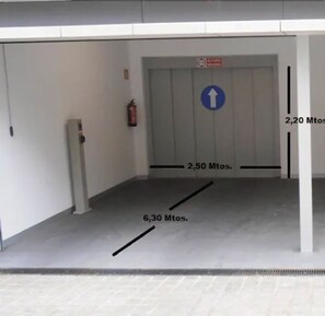 Self parking (EUR 18 per day) - Gran Hotel Sardinero (Santander)