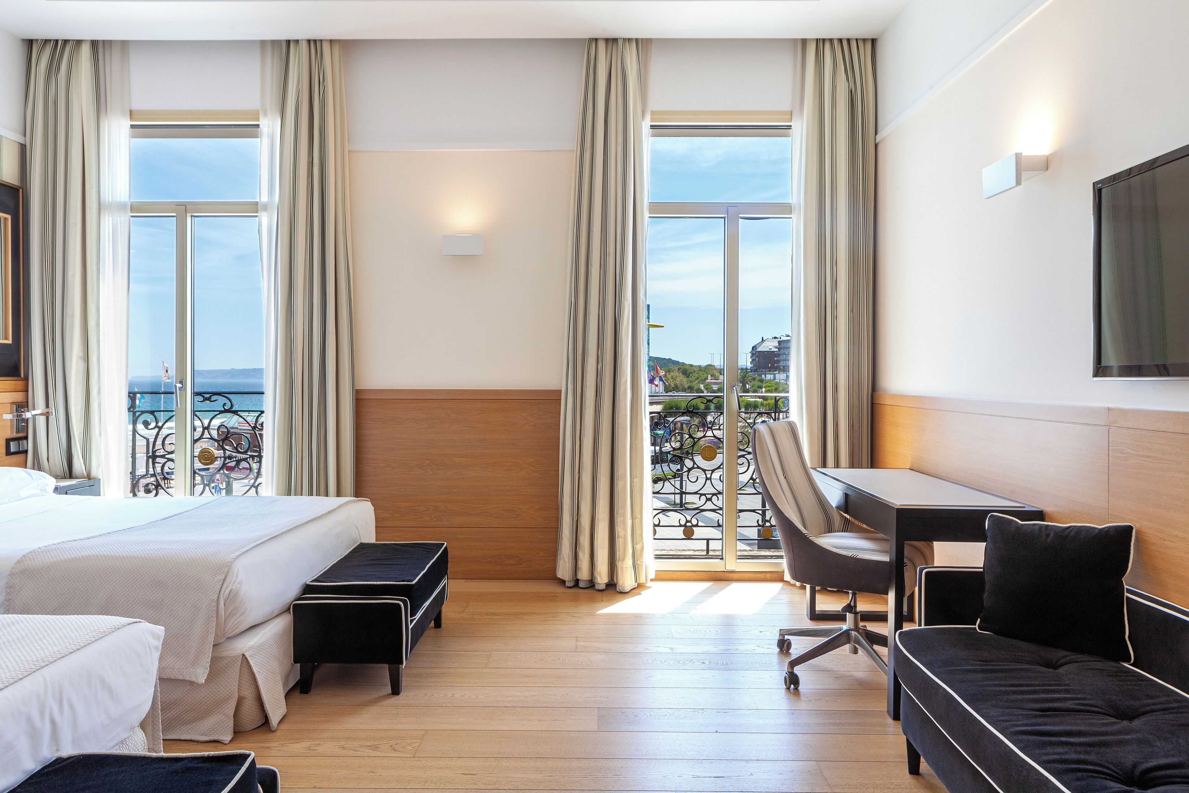 ファミリー ルーム ダブルベッド 2 台 ビーチビュー | ミニバー、セーフティボックス (室内)、デスク、ノートパソコン用作業スペース