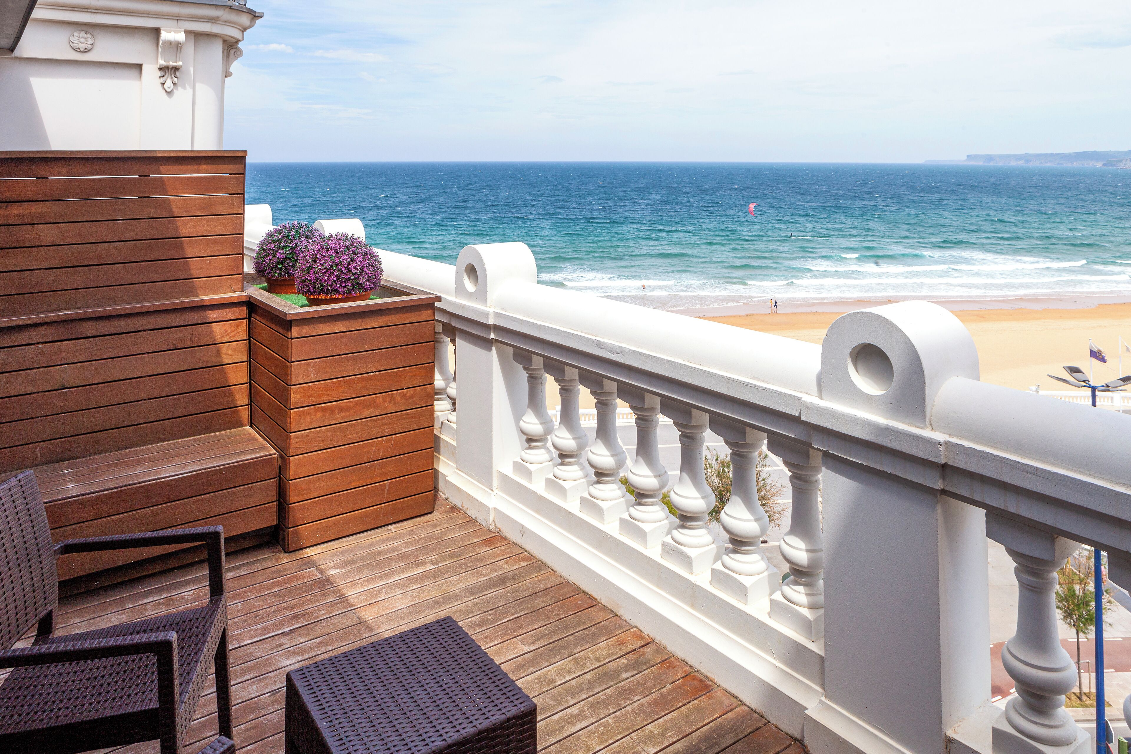 Doppelzimmer, 1 Queen-Bett, Terrasse, Strandblick | Minibar, Zimmersafe, Schreibtisch, laptopgeeigneter Arbeitsplatz