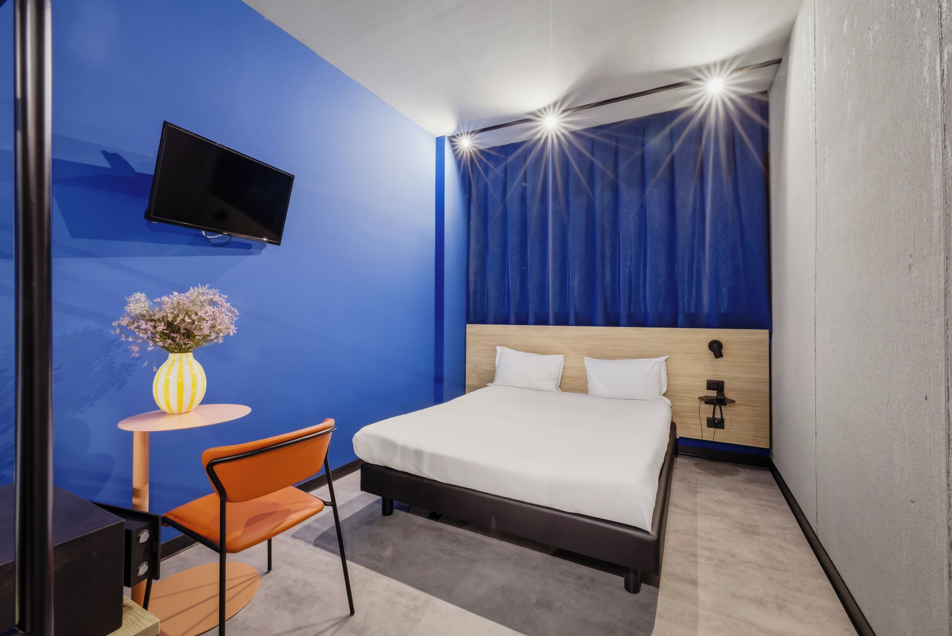 ห้องคอมฟอร์ท, เตียงใหญ่ 1 เตียง | 1 ห้องนอน, เครื่องนอนระดับพรีเมียม, ผ้านวมขนเป็ด, มินิบาร์