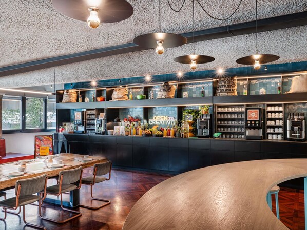 تقديم الغداء والعشاء، الأطباق العالمية