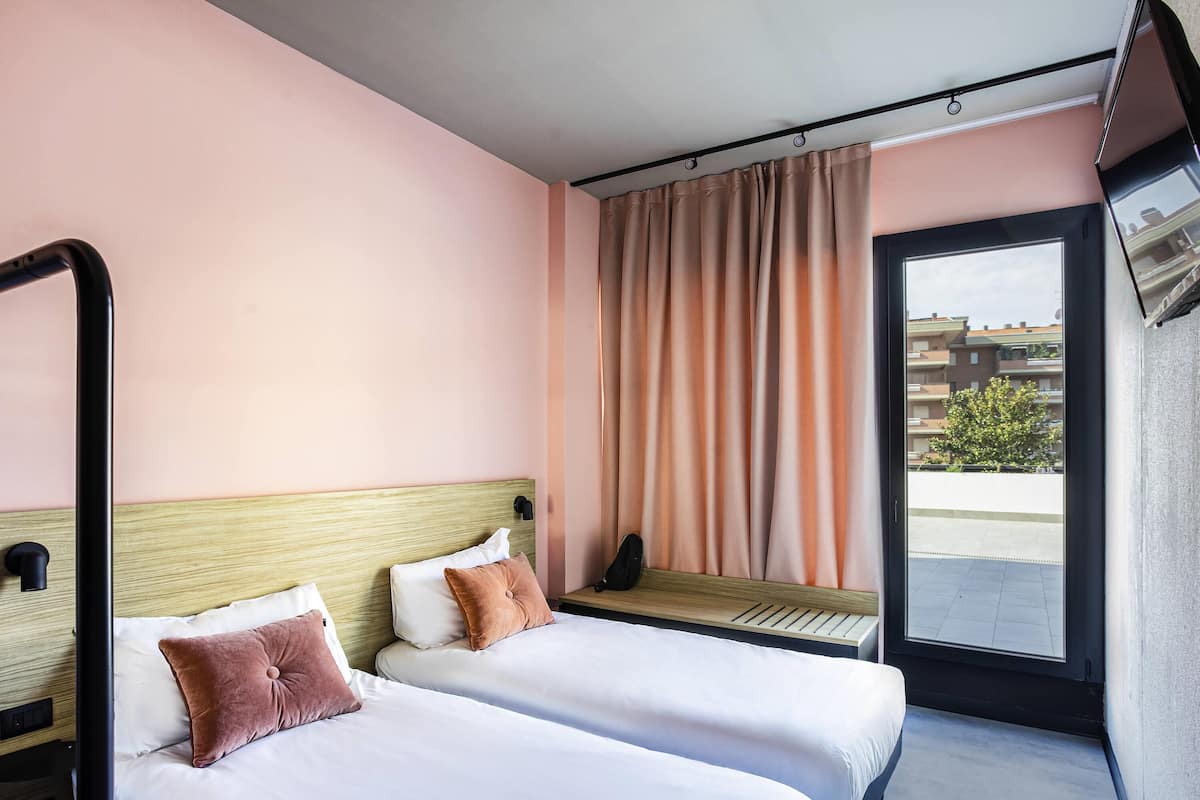 Superior kamer, 1 tweepersoonsbed, balkon | 1 slaapkamer, luxe beddengoed, donzen dekbedden, een minibar