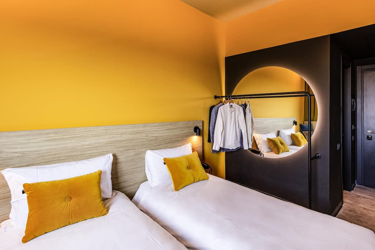 Standard Room, 2 Single Beds | 1 bedroom, premium bedding, down duvets, minibar