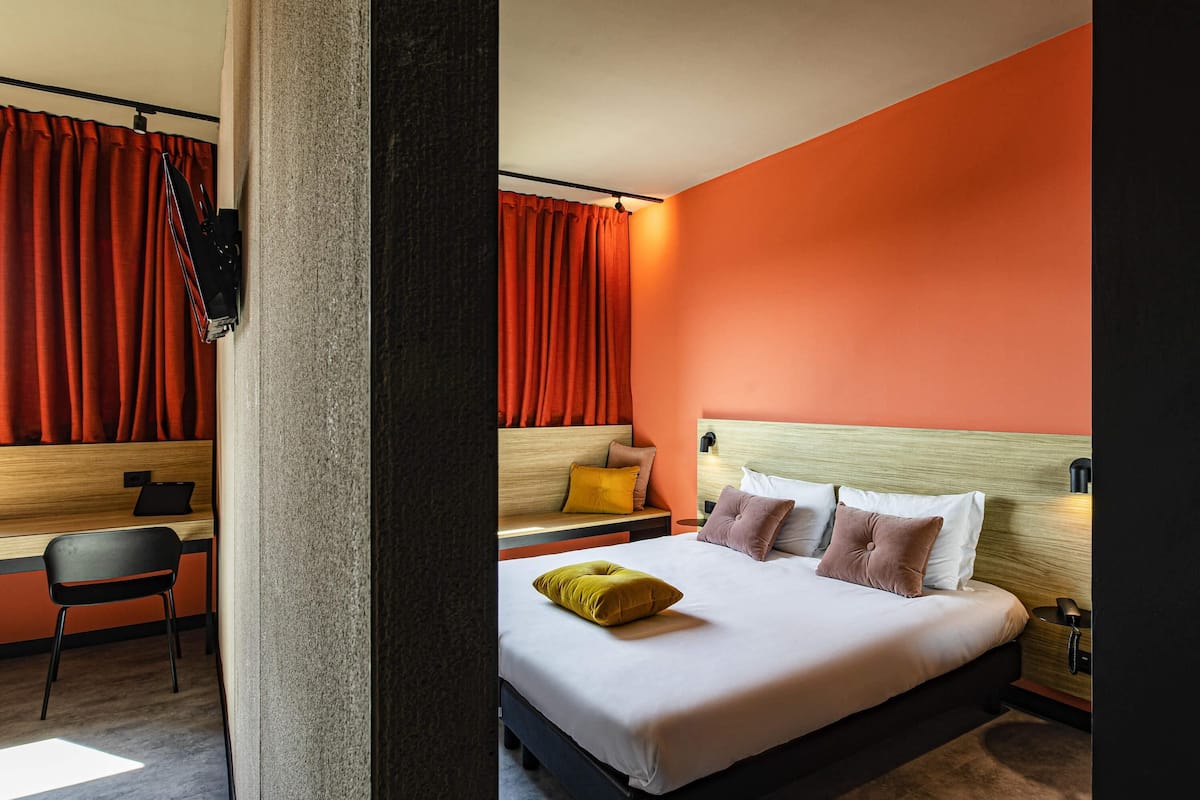 Junior suite, 1 tweepersoonsbed | 1 slaapkamer, luxe beddengoed, donzen dekbedden, een minibar
