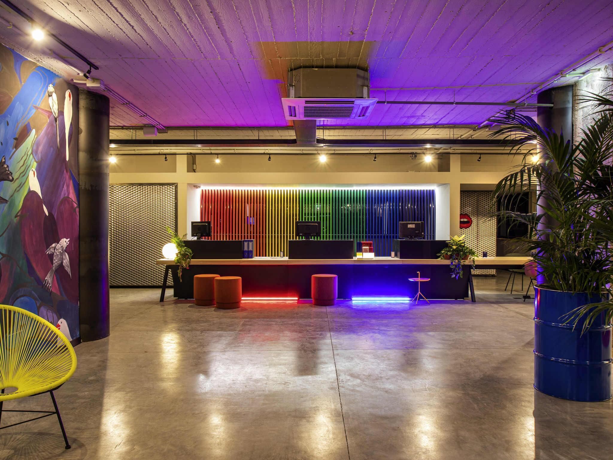 المنشأة من الخارج