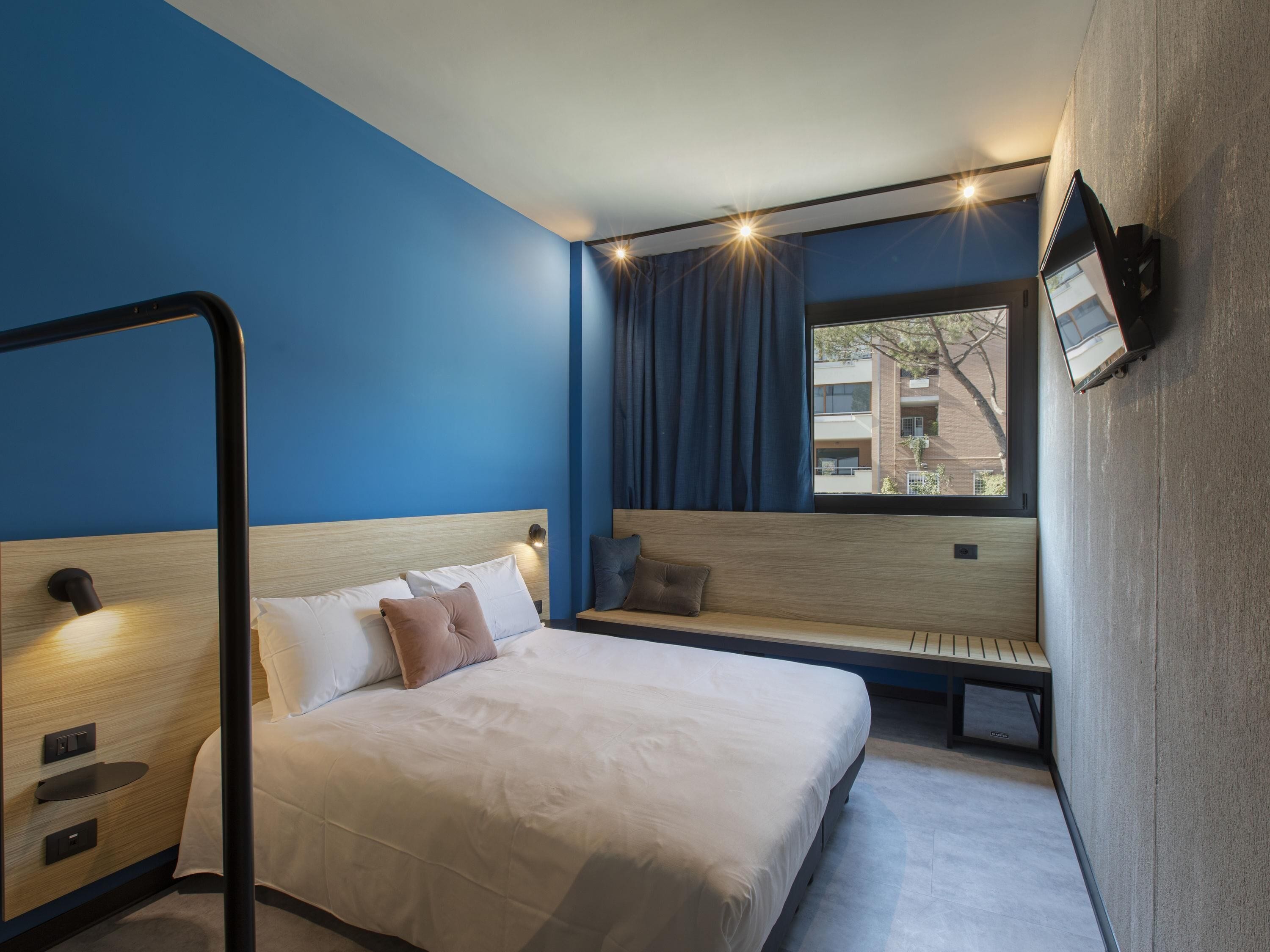 Standard Room, 1 Double Bed | 1 bedroom, premium bedding, down comforters, minibar