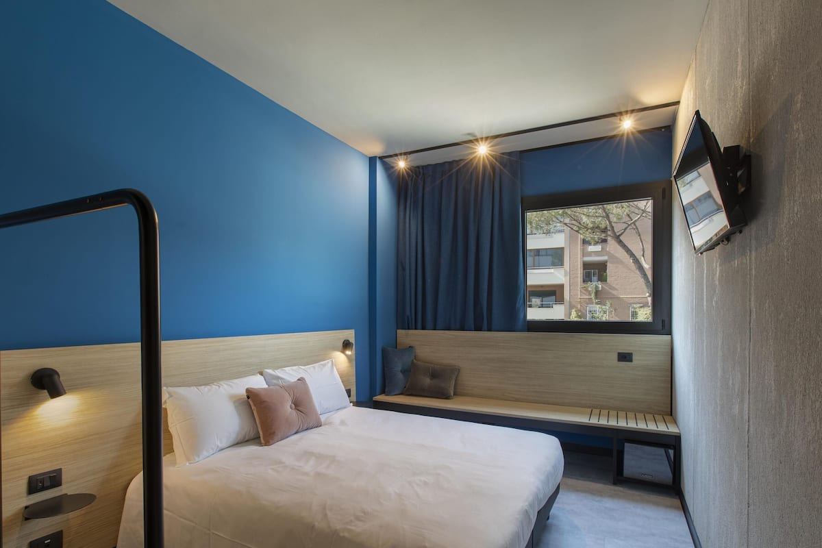 Standard Room, 1 Double Bed | 1 bedroom, premium bedding, down comforters, minibar