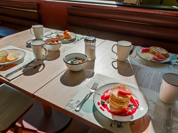 Daily buffet breakfast for a fee
