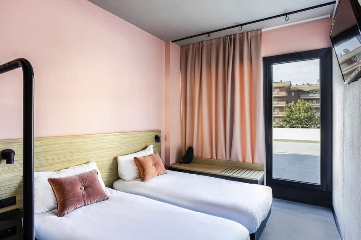 Chambre supérieure, 1 lit double, balcon | 1 chambre, literie de qualité, couette en duvet, minibar