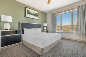 Studio 1 King with Roll-in Shower | In-room safe, iron/ironing board, free WiFi, bed sheets