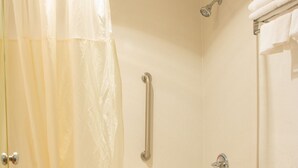Combined shower/tub, deep soaking tub, hydromassage showerhead, towels - Studio Suites Extended Stay Chattanooga TN (Chattanooga)