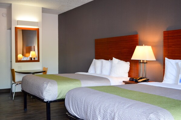 Literie de qualité supérieure, bureau, rideaux occultants