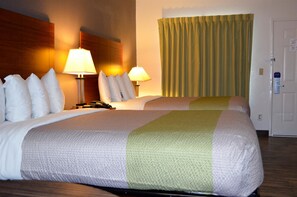 Premium bedding, desk, blackout curtains, soundproofing - Studio Suites Extended Stay Chattanooga TN (Chattanooga)