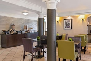 Free daily continental breakfast - La Quinta Inn by Wyndham Denver Golden (Golden)