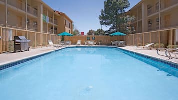 Piscina externa sazonal