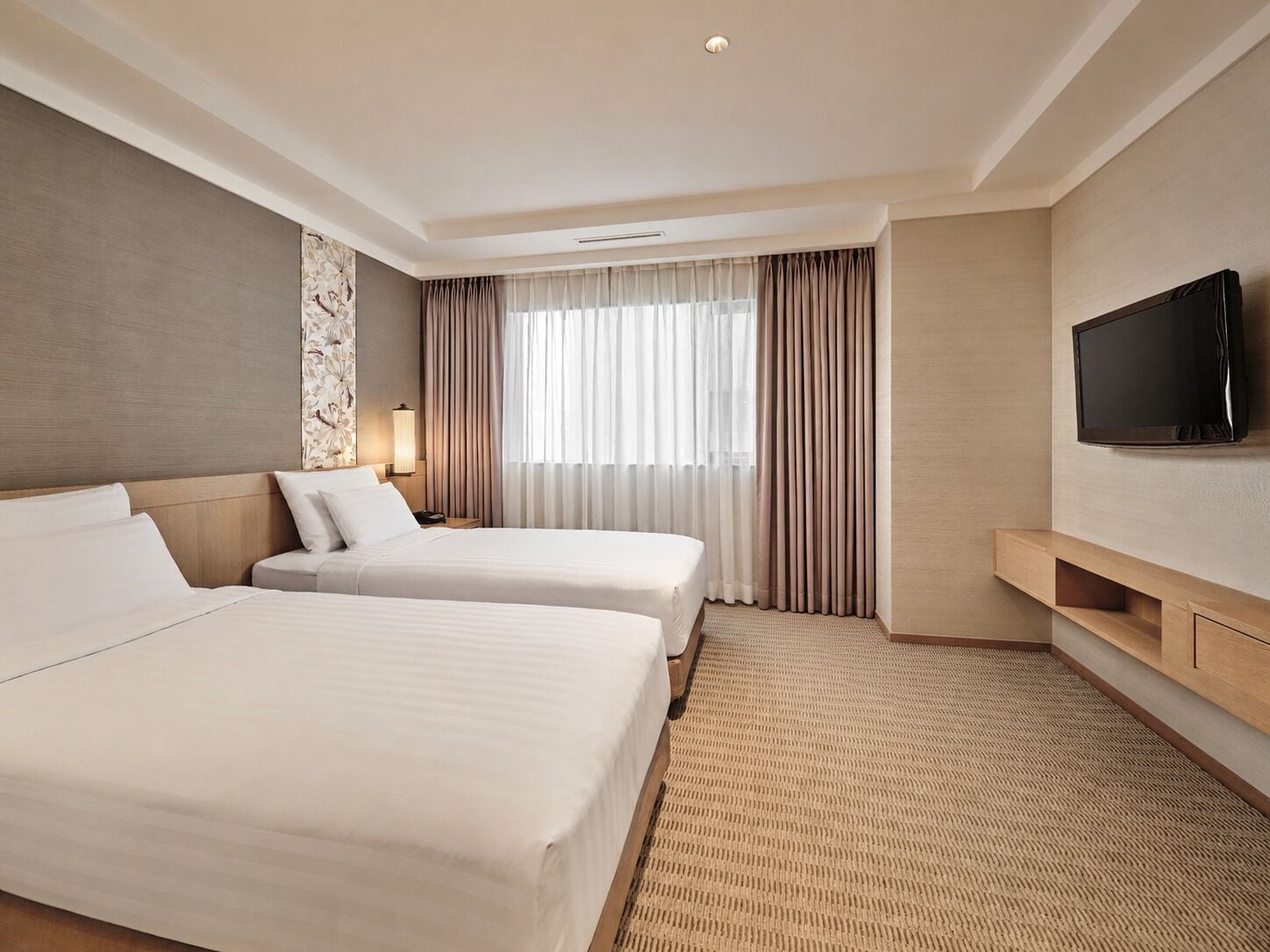 Premium bedding, down comforters, in-room safe, blackout drapes