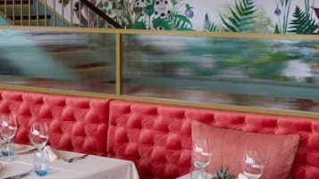 Abendessen, mediterrane KĂŒche, Speisen im Freien