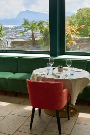 Dinner served, Mediterranean cuisine, alfresco dining 