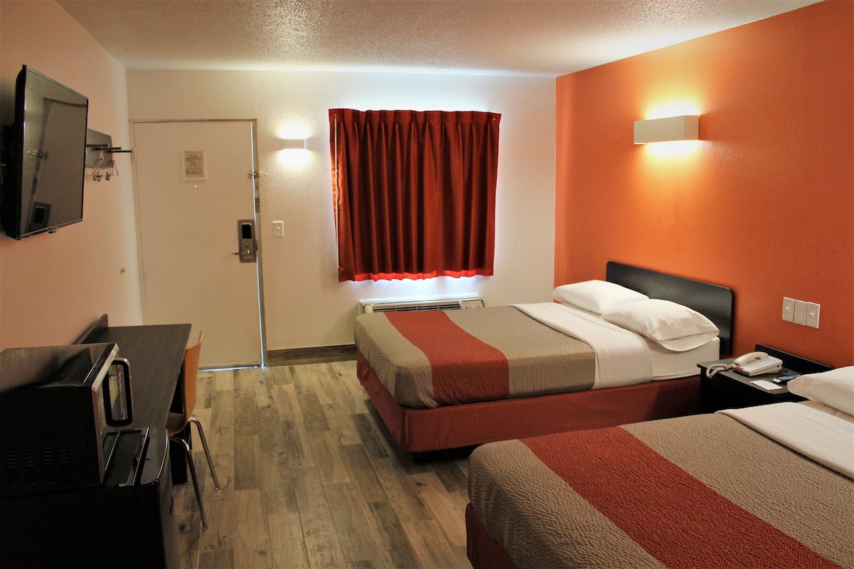 書桌、遮光布/窗簾、免費無線上網、床單