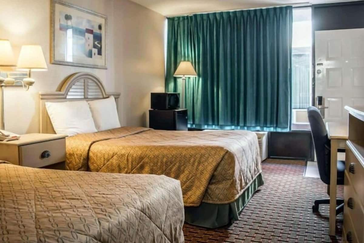 Desk, iron/ironing board, free WiFi, bed sheets