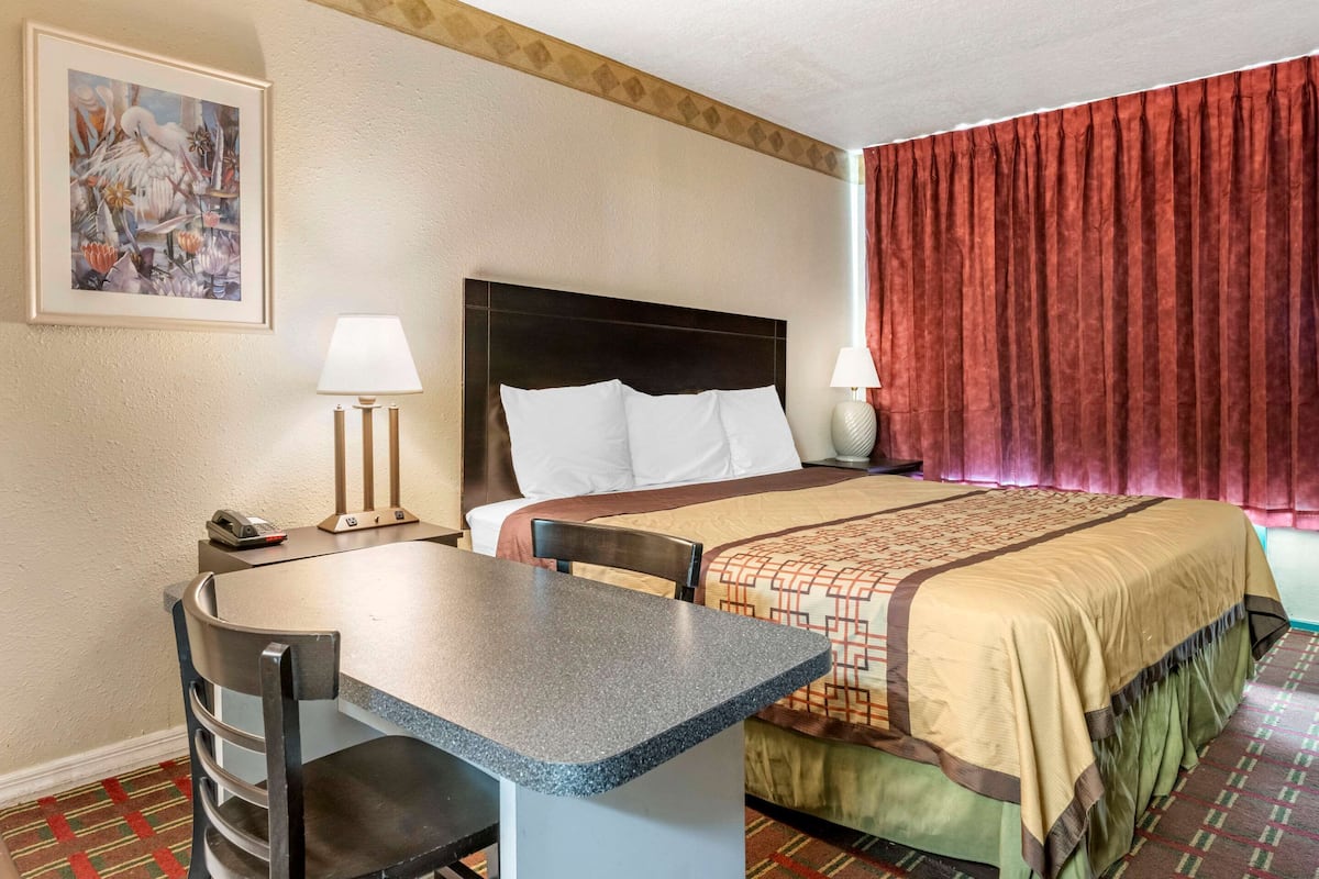 Room, 1 King Bed, Accessible, Non Smoking | Desk, iron/ironing board, free WiFi, bed sheets