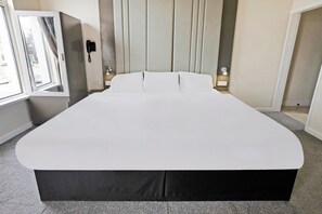 Iron/ironing board, bed sheets