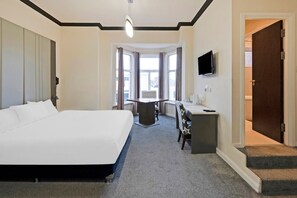 Standard Triple Room, Multiple Beds | Iron/ironing board, bed sheets - OYO The Baltimore Hotel (Middlesbrough)