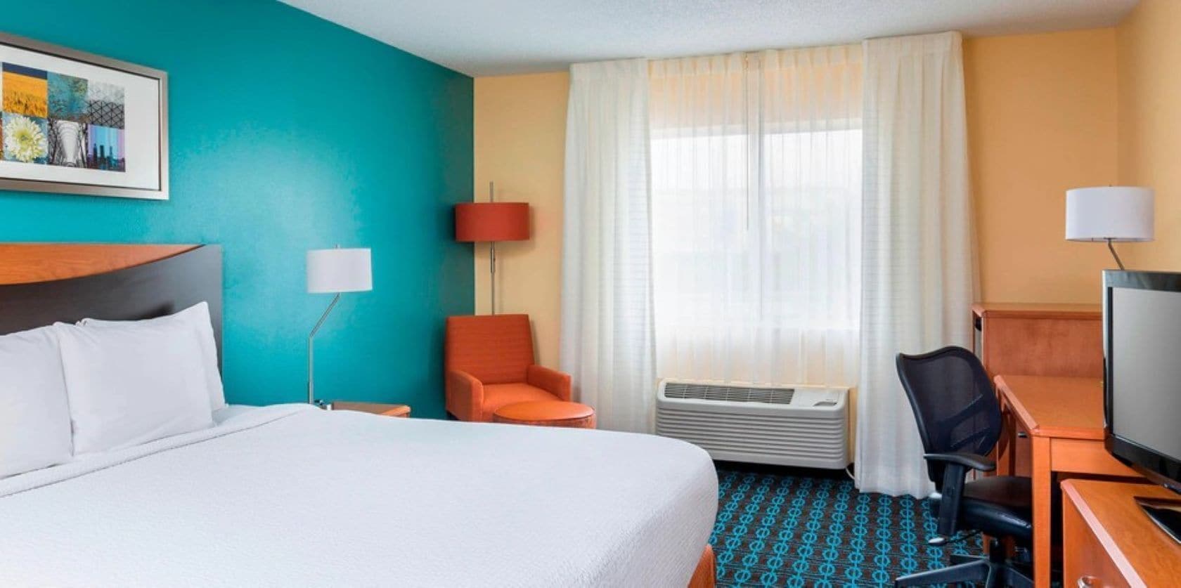 desk, laptop workspace, iron/ironing board, free wifi