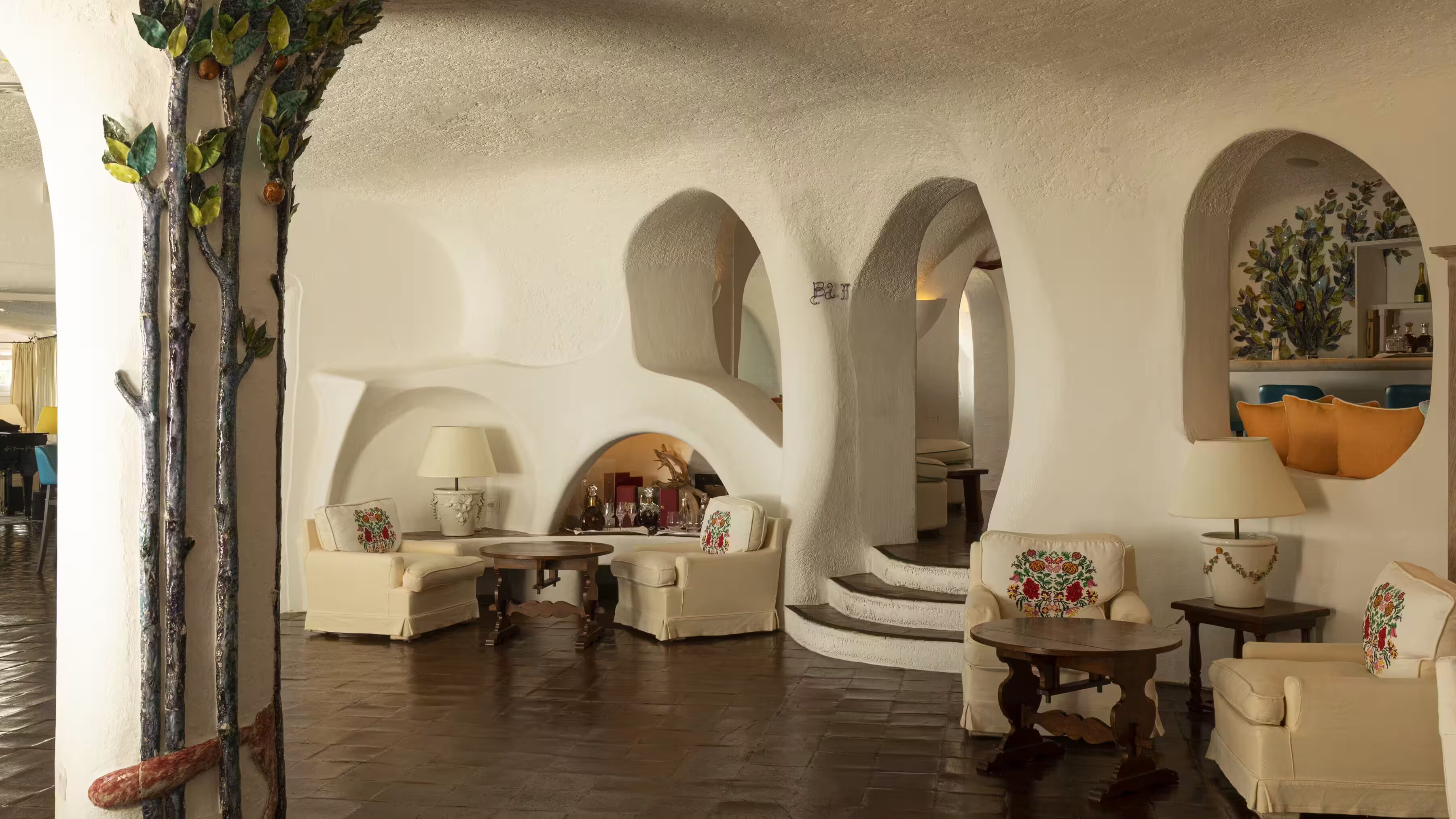 2 bars/lounges, beach bar