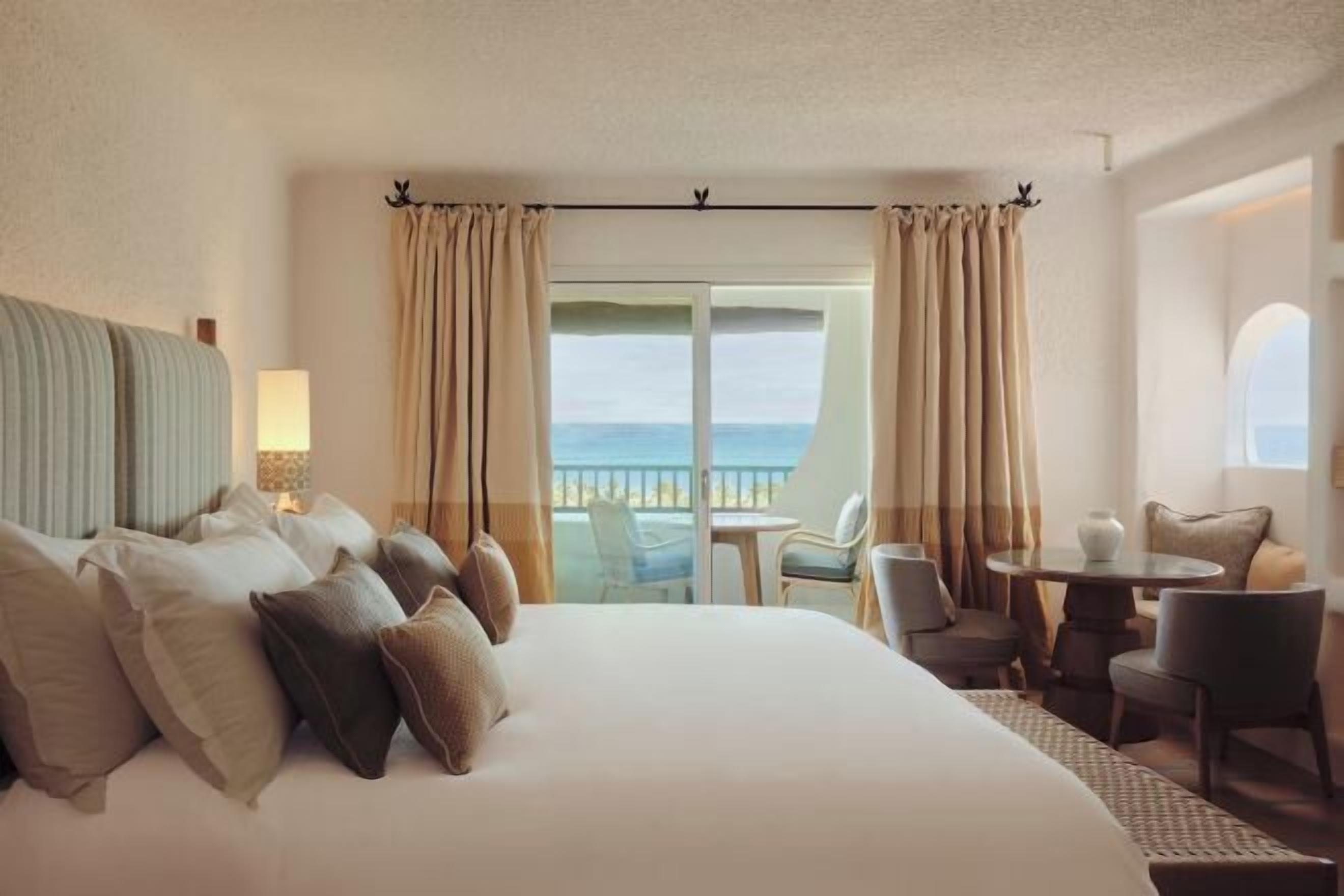 Down duvets, minibar, in-room safe, desk