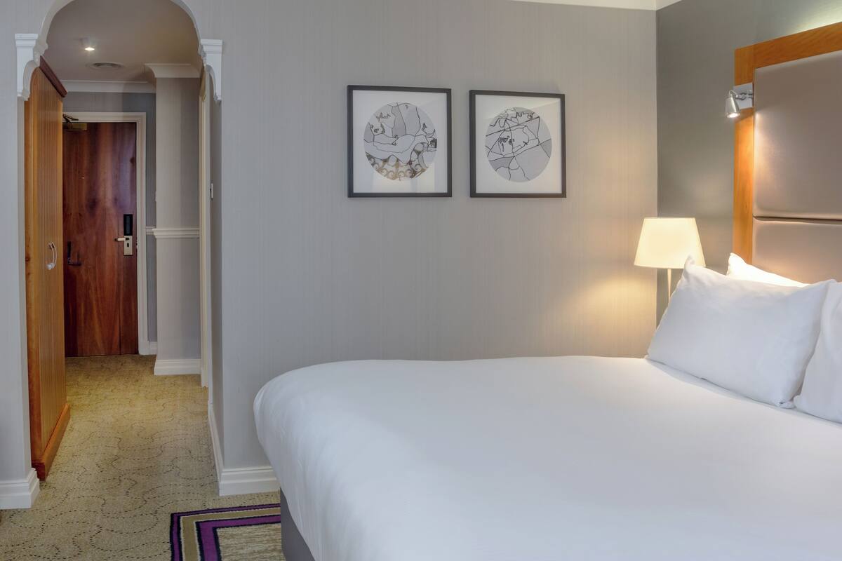 In-room safe, desk, iron/ironing board, WiFi (free)