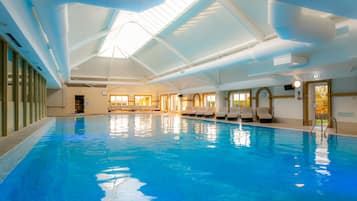 Indoor pool, pool loungers