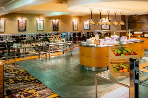 Petit déjeuner buffet servi tous les jours en supplément