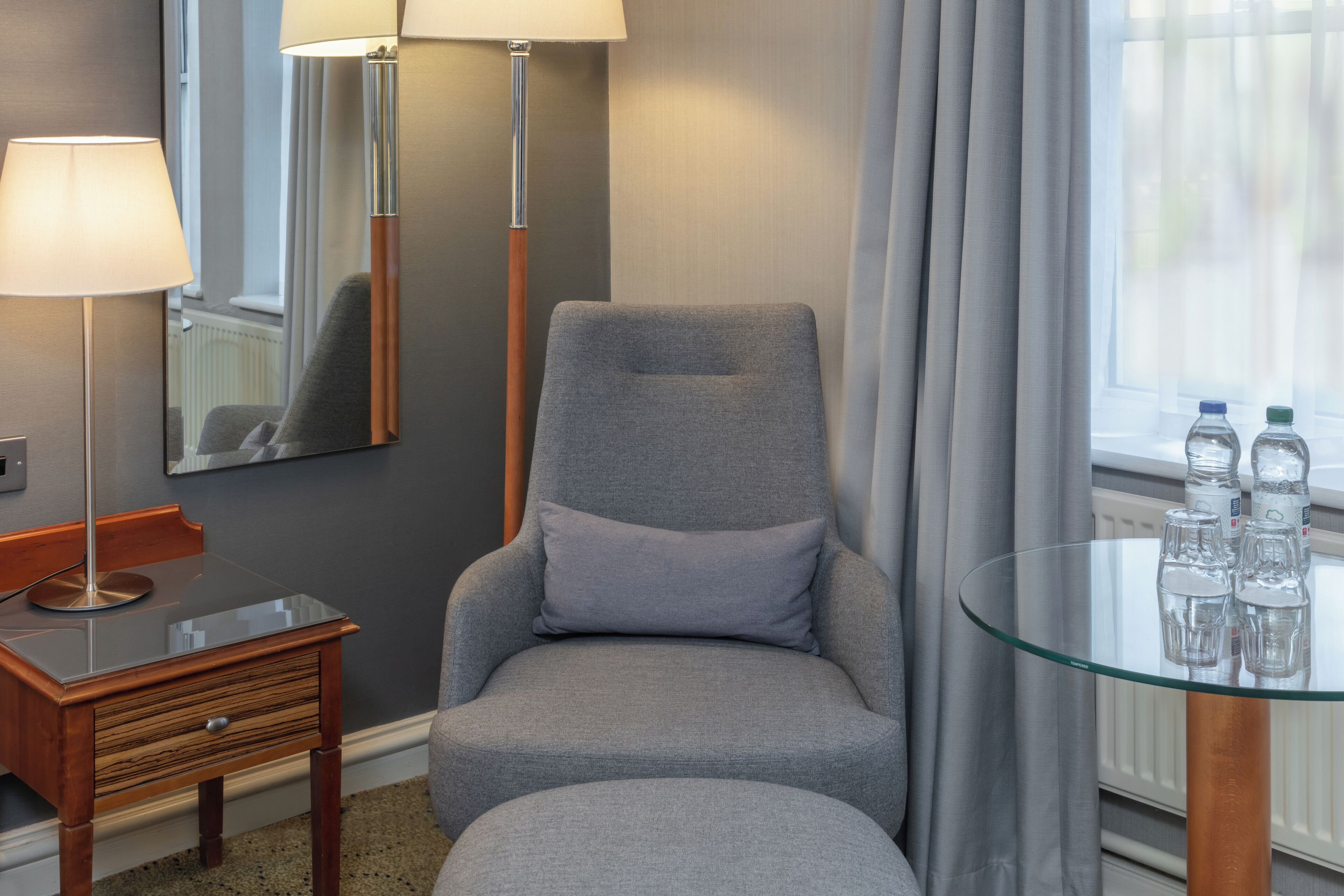 deluxe king room | 1 bedroom, in-room safe, desk, iron/ironing board