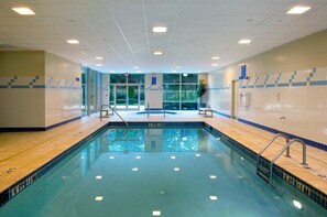 Indoor pool, seasonal outdoor pool - Hilton Atlanta Airport (Atlanta)