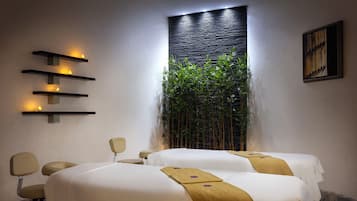 Salas para tratamentos a dois, sauna seca, banheira de hidromassagem