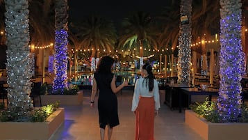 2 restaurants, breakfast, lunch, dinner served; international cuisine