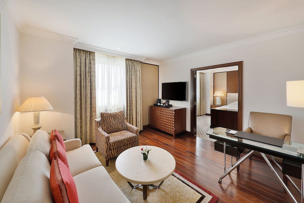 Junior Suite, 1 King Bed | 1 bedroom, premium bedding, pillowtop beds, minibar