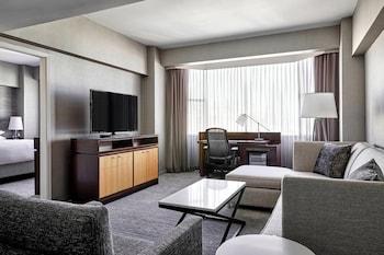 32-inch Smart TV with satellite channels, TV at San Francisco Marriott Union Square