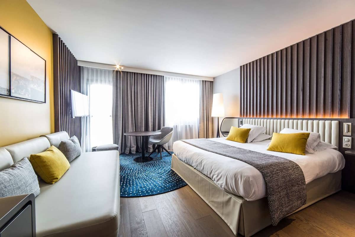 In-room safe, desk, iron/ironing board, free cribs/infant beds